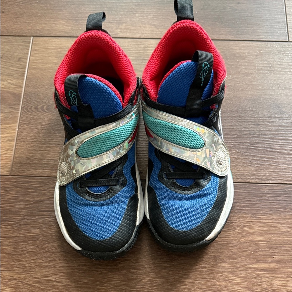 Nike Kids Team Hustle D 11 basketball shoes